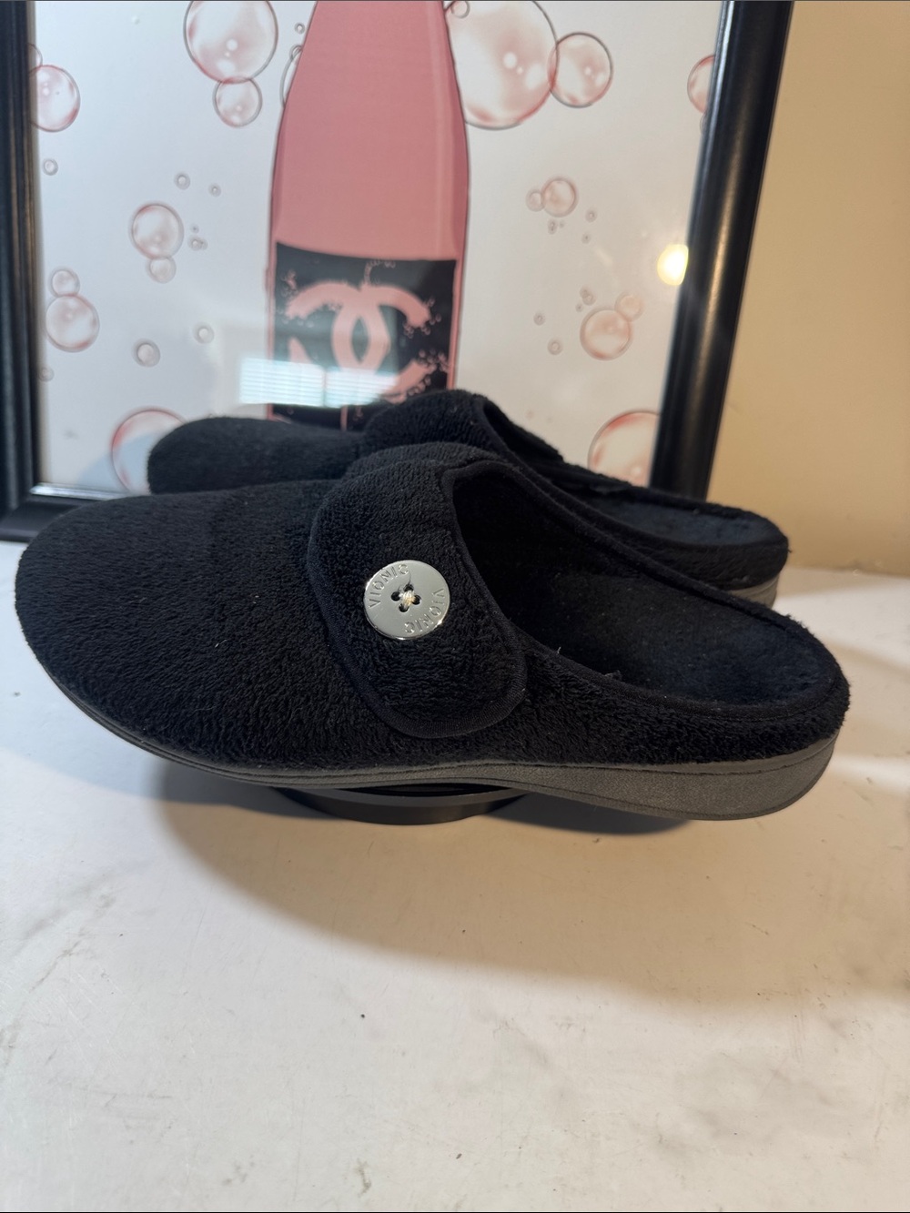 Vionic Sadie Women’s Plush Black Adjustable Strap Orthotic Slippers - Size 9
